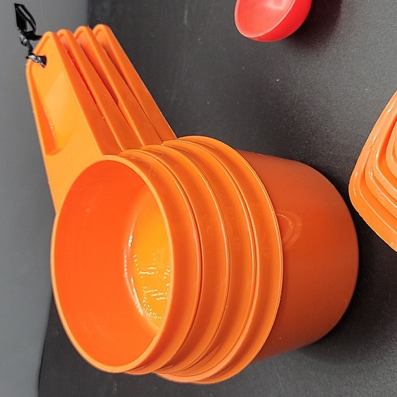 Vintage Set of 4 Orange Tupperware Measuring Cups Scoops 1/4 1/3 1/2 3/4 Cup - Picture 3 of 11